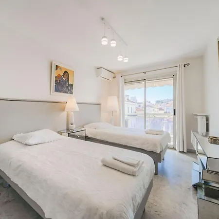 Very One Bedroom In The Heart Of *
